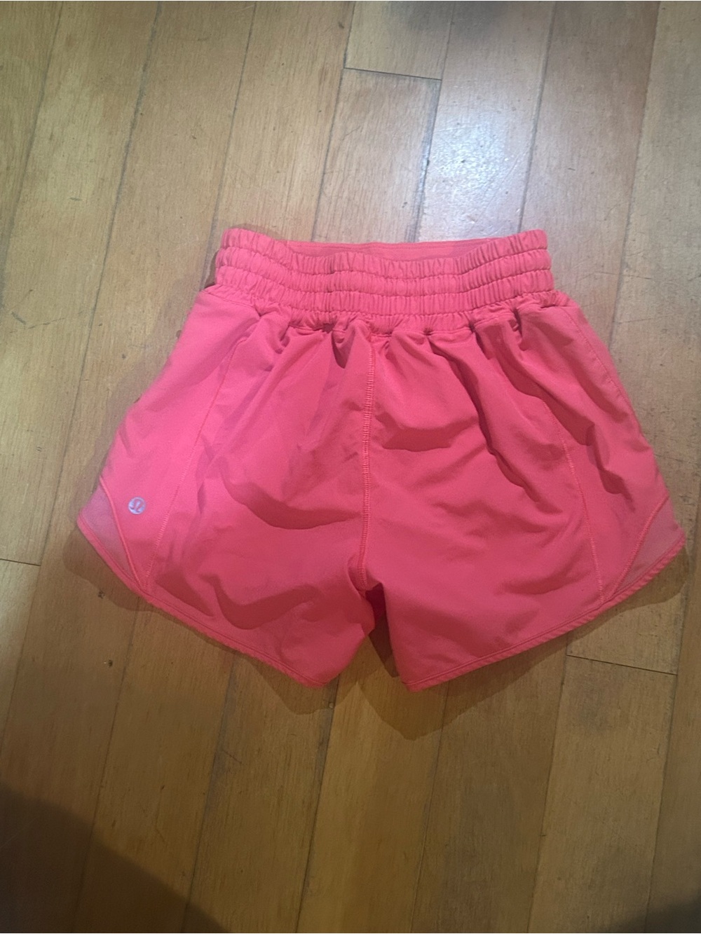 Lululemon Hotty Hot 4 inch Shorts - Picture 4 of 4